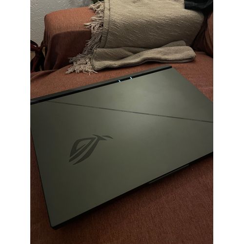 Asus ROG Strix G18 G814JIR-N6001W - 18" Intel Core i9 - Ram 32 Go - DD 1 To