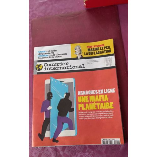 Courrier International...1796...Arnaque En Lign. Une Mafia Planetaire