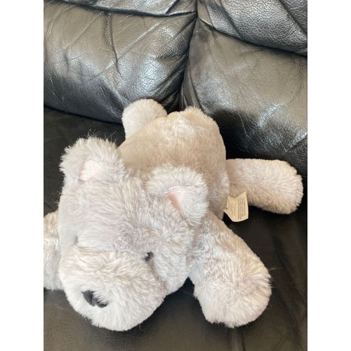 Doudou peluche chien gris oreilles rose allongé all over the world 34cm