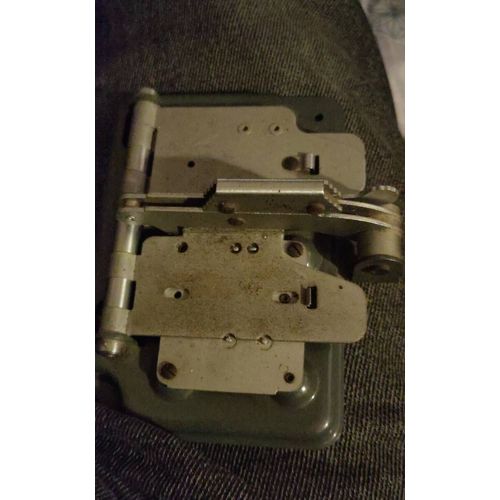 Colleuse Marguet tri-films tri films 8mm 9,5mm 16mm 8 9,5 et 16 mm vidéo de projecteur de films ancien made in France fabriqué en acier