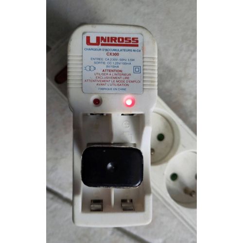 Chargeur d'accumulateurs Ni-Cd CX-300 pour piles rechargeables Ni-Cd battery charger sortie 1,25V 100mA & 9V 10mA AA ×4 R22 blanc