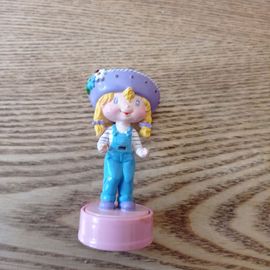 Figurine Charlotte Aux Fraises Sur Socle  N°2