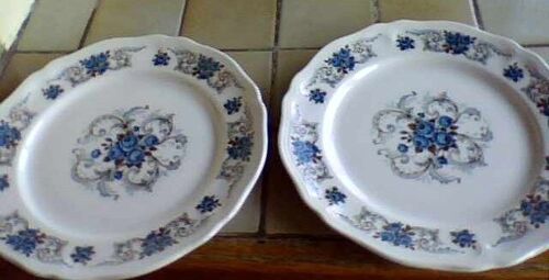 2 Grandes Assiettes Blanches Et Bleues - Faïence Du Nord (59), Moulin Des Loups Orchies Modèle Sévigné - Diamètre 26cm -