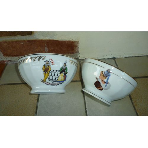 Bols Bretons À Facettes - Porcelaine Blanche Et Liserés Or - 12,2 & 11,7cm De Diamètre 6,5 & 6cm De Hauteur - Couple De Bigoudens En Costume & Biniou & Buste Coiffe - Porcelaine France ,F.D Chauvigny