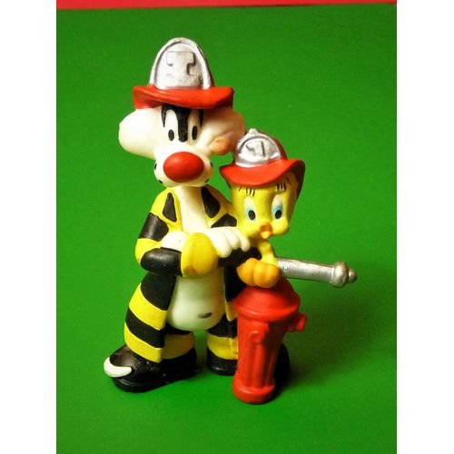 Figurine Titi Et Grosminet En Tenue De Sapeurs Pompiers Et En Plastique