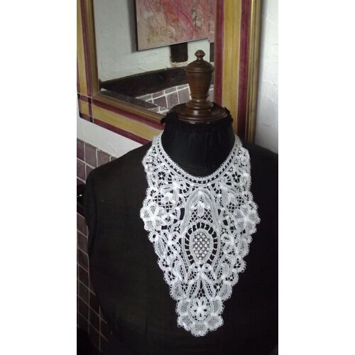 Col Jabot Ancien Vers 1900 Dentelle À L'Aiguille Et Aux Lacets Une Pièce D'Exception Superbe Travail D'Autrefois Pour Collection Ou Pour Se Costumer En Tenue D'Époque