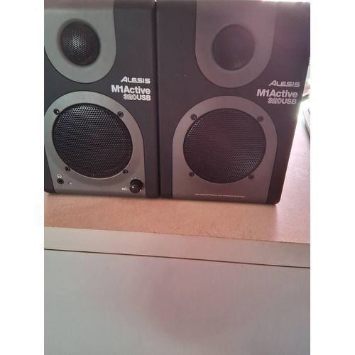 PAIRE D'ENCEINTES MONITORING, 40 WATTS ACTIVES DE MARQUE ALESIS , EN PARFAIT ÉTAT, CÉDER 45€ VISIBLE À ARDENTES.