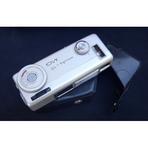 Lot Labo Photo Noir Et Blanc Complet + Appareil Minolta Dynax 7xi – Occasion