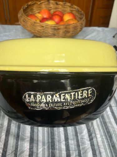 Friteuse en acier émaillé La Parmentière 30 cm avec panier, couvercle et plat
