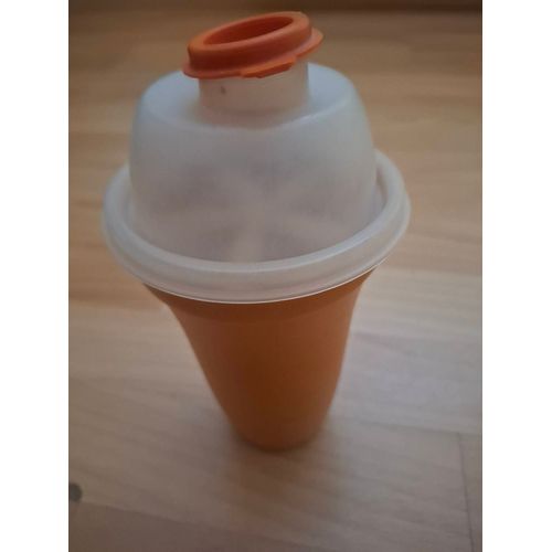 Shaker Tupperware