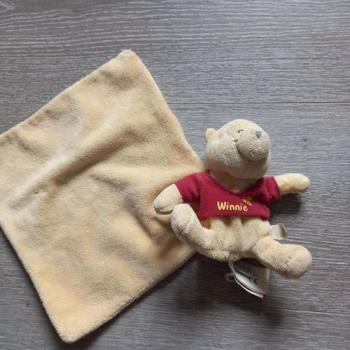 Doudou Winnie Jaune Plat