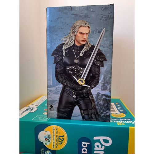 Figurine The Witcher Geralt De Riv 24 Cm Serie Tv Netflix Saison 2 Statue Figure Dark Horse