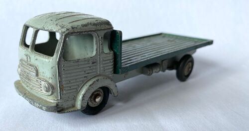 Dinky Toys 33 , Camion Cargo Simca , Made In France Par Meccano