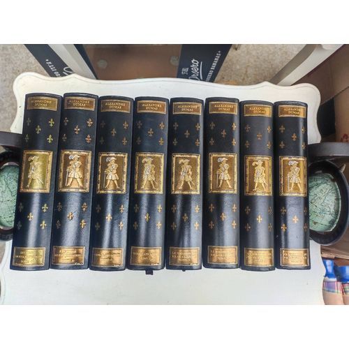 Alexandre Dumas: " La Trilogie Des Mousquetaires " (8 Volumes) Aux Éditions D'Art Jean De Bonnot - 1995-1997 - Reliures Plein Cuir - Tirage Spécial 7000 Ex Numérotés - Littérature Française - 19è