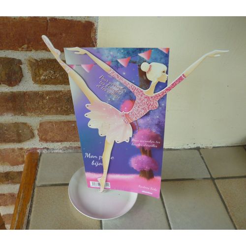 Porte Boucles D'oreille Danseuse - Présentoir En Métal Stable De Façon Aimanté (Magnétique)
