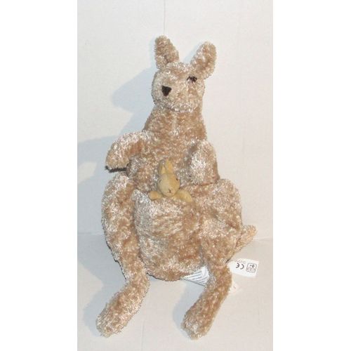 peluche kangourou ikea avec son petit doudou klappar kanguru