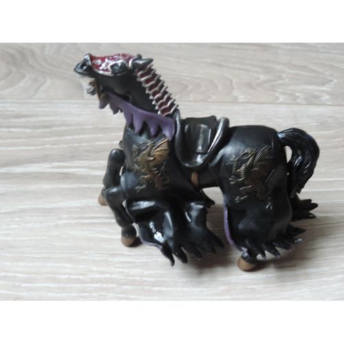 FIGURINE CHEVAUX DES CHEVALIERS PLASTOY : Le cheval du Prince noir