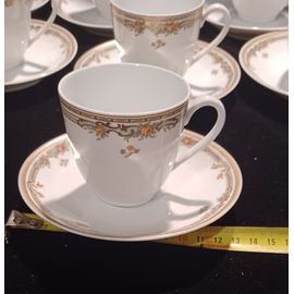 Service A Café Bernardaud, Décor Or Exclusif, Tasse Et Soucoupe , En Porcelaine De Limoges.