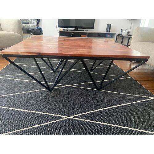 Table basse de salon en bois, structure métal laquée noir mat, forme carrée