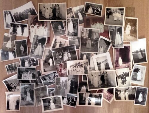 Lot De 52 Photos Cérémonie Communion, Communiantes Et Communiants En Tenue Toutes Époques Et Tous Formats