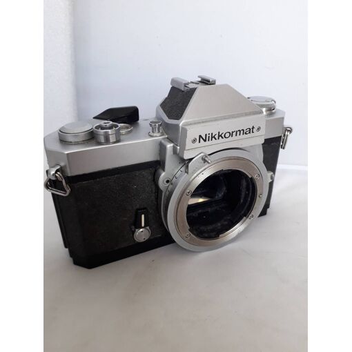 Appareil photo reflex argentique Nikon FE argent 35 mm