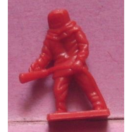 Figurine Pompier / Soldat Du Feu En Tenue Ignifugée - 2,8 Cm - Monochrome Rouge