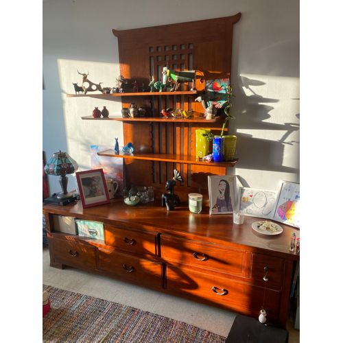 Meuble D Inspiration Japonaise De Maison Coloniale Comportant Un Buffet Bas  Et Une Étagère Dissociée