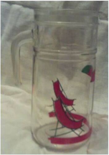 Pichet - En Verre - Décor " Avir " - ( Chaises Longues Et Parasol )