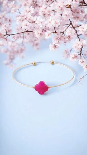Bracelet Jonc Minimaliste Et Pierre Fuchsia En Forme De Trèfle