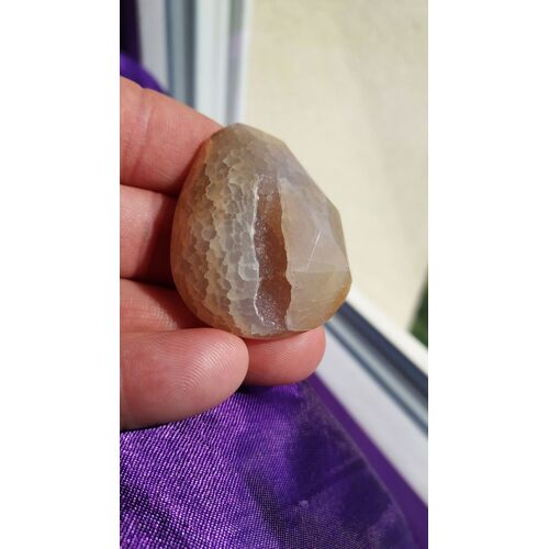 Géode Agate Teintée Jaune. Veines De Dragon. Une Des Plus Belles De Ma Collection Longueur 4.7 Cm Largeur 3.7 Cm A Facettes Avec Cristal Lot 312