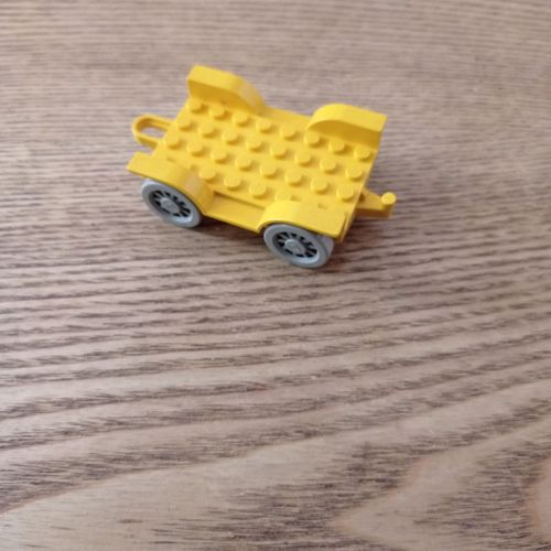 LEGO Fabuland -CHASSIS VEHICULE JAUNE-