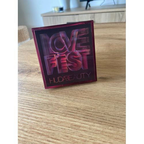 Palette Love Fest Huda Beauty Violet
