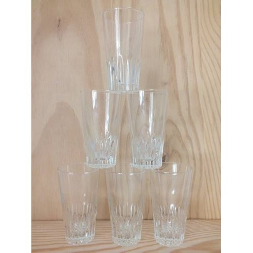 Lot De 6 Petit Verre. Hauteur 89 Mm. Diamètre Haut 50 Mm. Diamètre Base 35 Mm. Les Verres Ne Sont N'Y Ébréché, N'Y Cassé Ou Fissuré. Poids Du Lot : 510 Gr. Prix : 20 €.