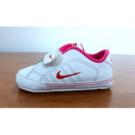 Baskets Rose Blanc A Velcro. Nike. Pointure 19,5 - 19 1/2