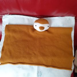 Doudou Pingouin en tricot