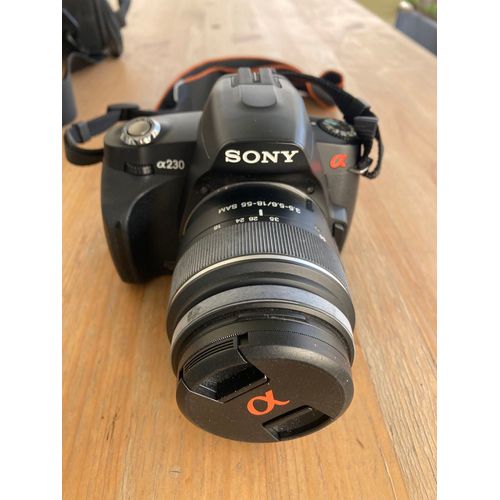 Sony Alpha DSLR-A230 10.2 Mpix + Objectif DT 18-55mm f/3.5-5.6 - Noir
