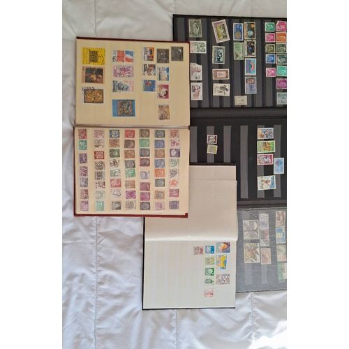 4 Albums De Timbres Poste