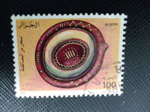 Timbre Algerie Y T 806 Poterie - Plat 1984 (220509 )