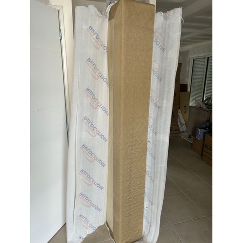 Un sommier avec matelas