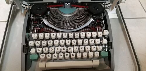 Machine À Écrie Olympia