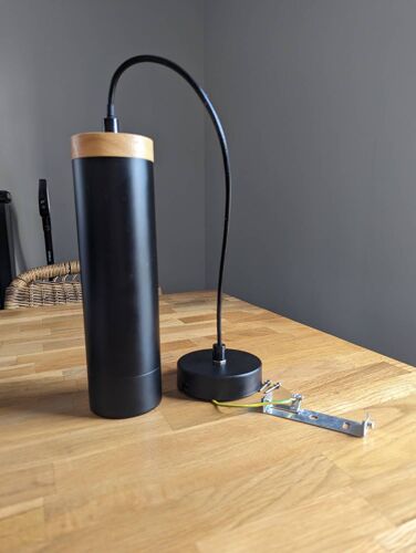 Suspension Noire Avec Détail Bois ¿ Marque Inspire