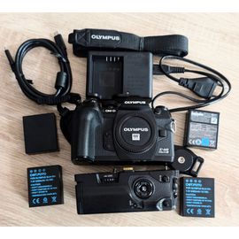 Olympus omd em1 mark 3 + grip hld9+ chargeur et 4 batterie.