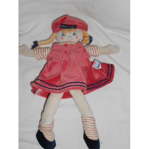 Poupée Blonde Nattes Noeud Ruban Bleu Marine Robe Velours Rose Sucre D'orge 33 Cm Pull Tee Shirt Raye Chapeau Casquette