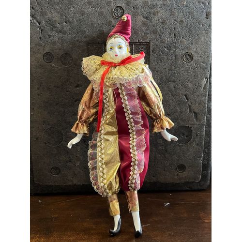 Poupée en porcelaine arlequin 