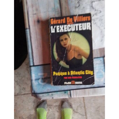 1 Lot 30 Livres L Executeur De Gérard De Villiers Chez Plon
