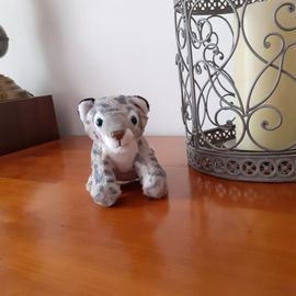Peluche "Bébé Panthère des neiges"