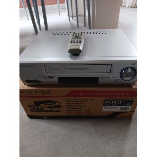 magnétoscope Daewoo et sa télécommande
