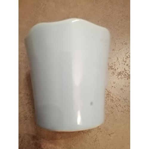 pot ou vase bleu ciel en céramique