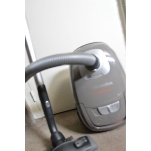 Aspirateur Electrolux traineau ZUS3932G