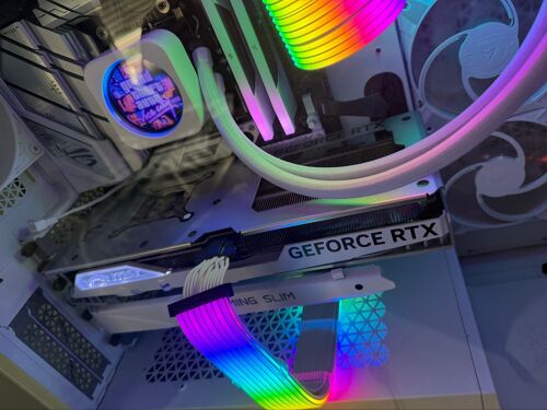 Carte graphique je les achète y’a moins d’un 1 ans marche super bien bonne performance pour du 1440p avec son beau design et très silencieux.